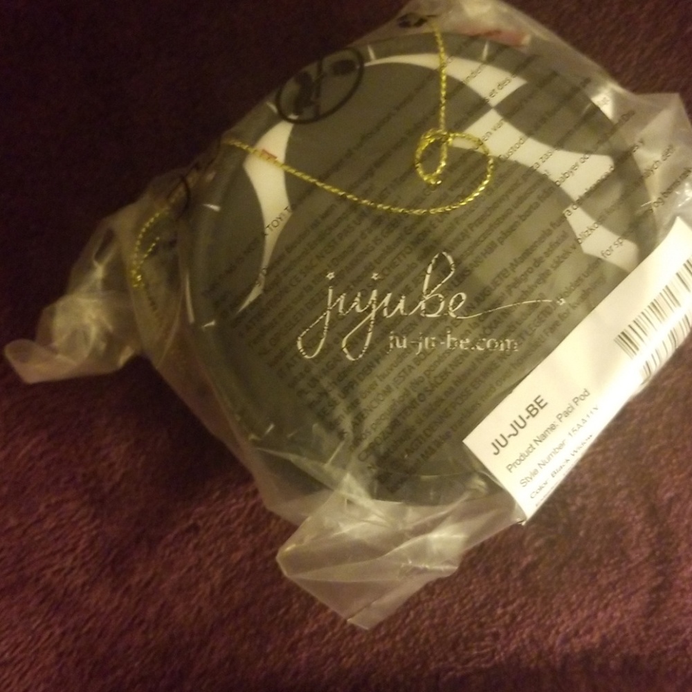 JuJuBe Paci Pod Black Widow